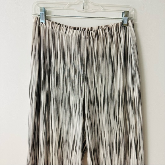 Travelers By Chico's Straight Leg Trouser Pant Pull On Gray Silver White Sz 0  S - Picture 3 of 9